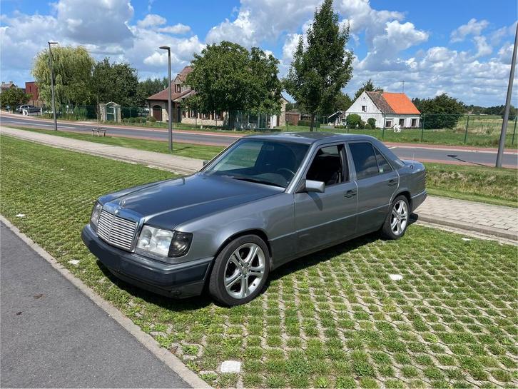 Mercedes w124 2.5 turbo diesel, Auto's, Mercedes-Benz, Particulier, E-Klasse, Diesel, Euro 3, 5 deurs, Zwart, Ophalen