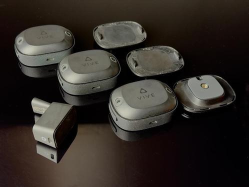 VIVE Ultimate VR Tracker Set (XR Elite, Quest) (Zonder doos), Games en Spelcomputers, Virtual Reality, Zo goed als nieuw, Pc, Controller