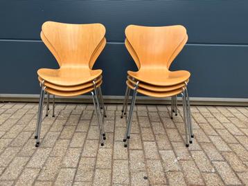 Fritz Hansen series 7 Vlinderstoelen naturel hout 1988 beschikbaar voor biedingen