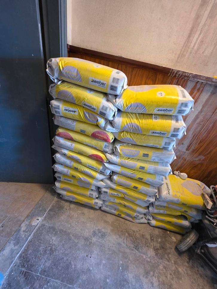 25 zakken tegellijm  en 15 zakken egalisatiemortel mortel, Doe-het-zelf en Bouw, Metselstenen, Nieuw, Ophalen