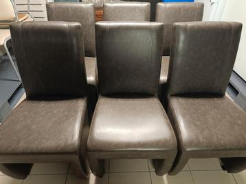 6 kwalitatieve eetkamerstoelen op wieltjes  beschikbaar voor biedingen