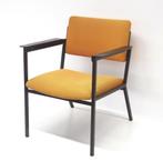 Geel/oranje vintage fauteuil met plywood armleuningen, Huis en Inrichting, Barkrukken, Ophalen of Verzenden