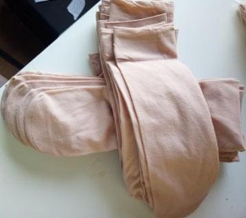 18 paires de chaussettes femme NEUVES 9€ beschikbaar voor biedingen
