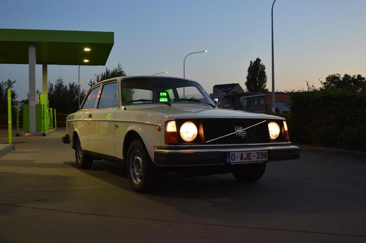 Volvo 242L, Auto's, Volvo, Particulier, Benzine, Coupé, 2 deurs, Handgeschakeld, Beige, Bruin, Achterwielaandrijving, Ophalen