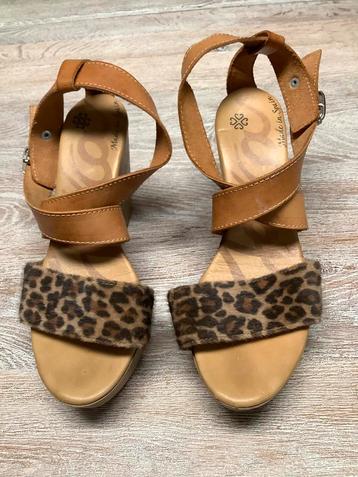 Sandalen met plateauzool beschikbaar voor biedingen