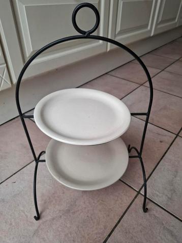 Etagère met 2 ronde borden – ideaal voor high tea beschikbaar voor biedingen