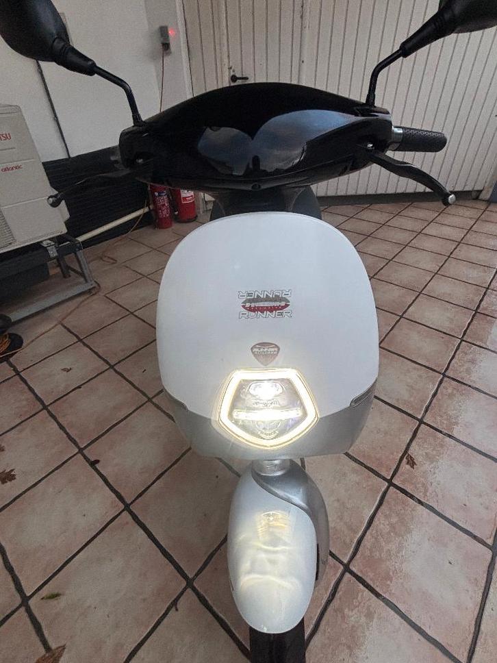 Elektrische scooter (Lithium-Ion) 2019, Fietsen en Brommers, Scooters | Piaggio, Zo goed als nieuw, Overige modellen, Elektrisch