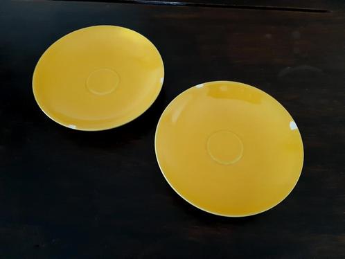 Gele borden (2 stuks), Maison & Meubles, Cuisine | Vaisselle, Assiettes(s), Enlèvement ou Envoi