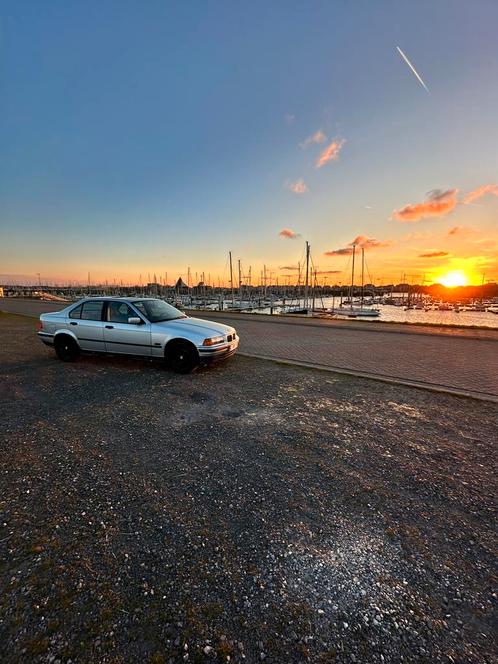 BMW E36, Auto's, BMW, Particulier, 3 Reeks, Elektrische ramen, Benzine, 5 deurs, Zilver of Grijs, Blauw, Stof, Ophalen