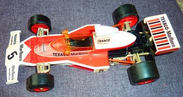 Formule 1  CORGI McLaren M23B F1 Texaco/Marlboro 1:18 SCALE beschikbaar voor biedingen