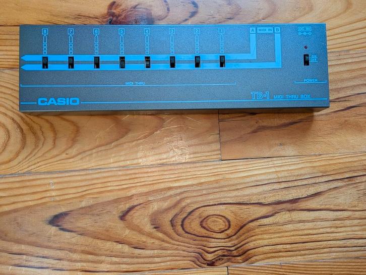 MIDI thru box Casio TB-1 - zeldzaam!, Muziek en Instrumenten, Midi-apparatuur, Gebruikt, Ophalen of Verzenden