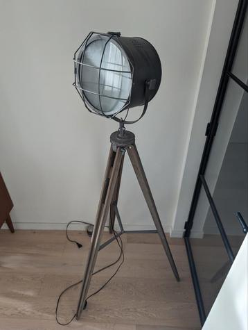 Vloerlamp filmspot  beschikbaar voor biedingen