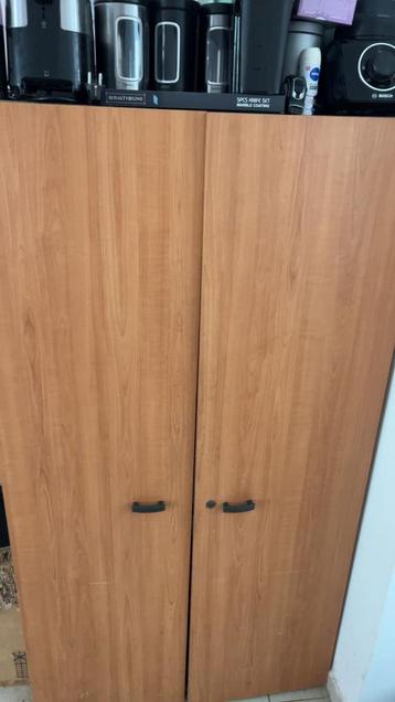 Armoire bon etat a donner beschikbaar voor biedingen
