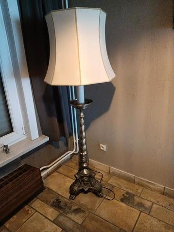 Tinnen lamp beschikbaar voor biedingen