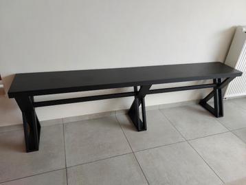 Side tafel, Enlèvement