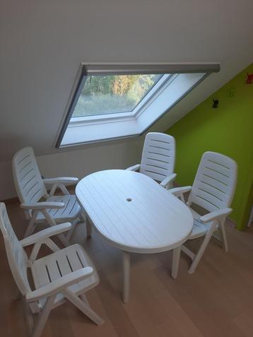 tuintafel en stoelen, Tuin en Terras, Ophalen, Zo goed als nieuw, Ovaal, Kunststof
