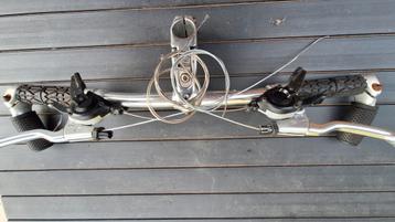 Système de changement de vitesse et de freinage pour passer, Comme neuf, Shimano, VTT, Guidon