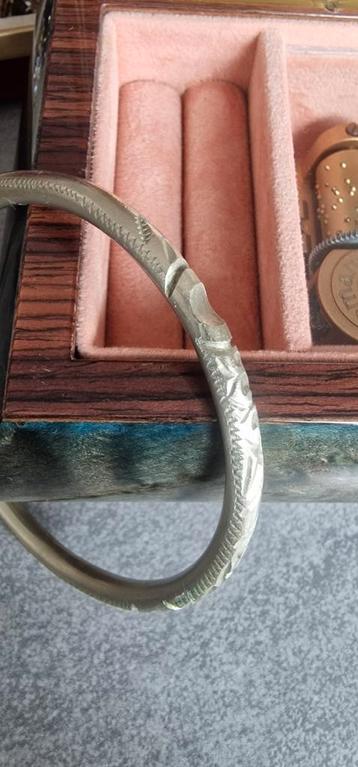 Armband  beschikbaar voor biedingen