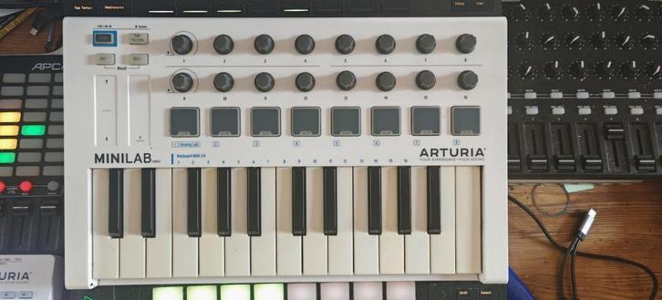 Arturia Minilab MK2, Muziek en Instrumenten, Keyboards, Gebruikt, Overige aantallen, Overige merken, Aanslaggevoelig, Midi-aansluiting