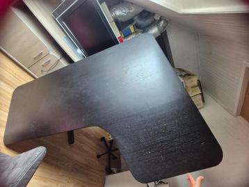 Zwarte bureau ikea beschikbaar voor biedingen