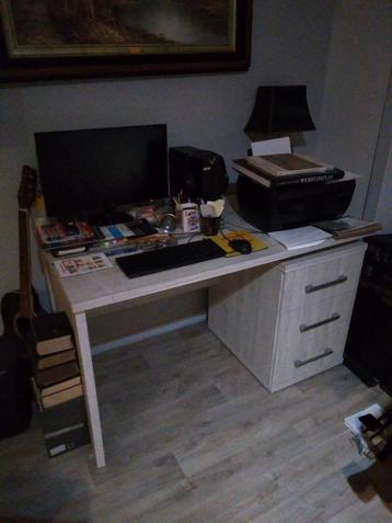 Bureau beschikbaar voor biedingen