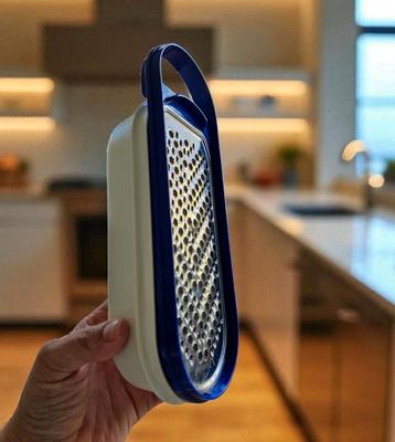Raspaardje Tupperware  beschikbaar voor biedingen