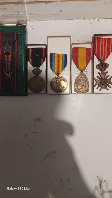 5 Belgische militaire medailles  beschikbaar voor biedingen