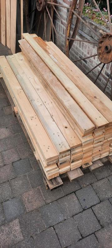 Houten planken  beschikbaar voor biedingen