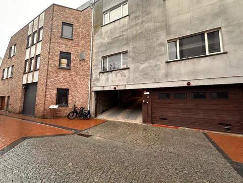 Hoge garage te koop in Blankenberge, Immo, Garages en Parkeerplaatsen, Provincie West-Vlaanderen