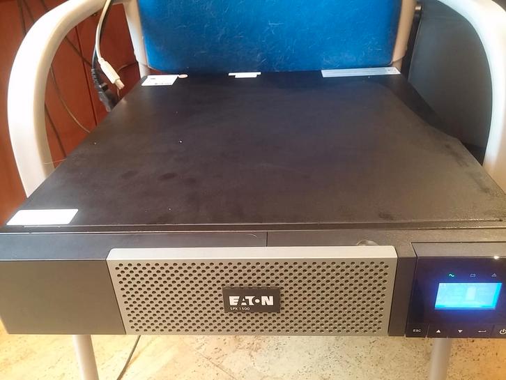 UPS EATON 5PX1500iRT/1350W-new battery-sinus-getest, Computers en Software, Noodvoedingen (UPS), Gebruikt, Ophalen of Verzenden