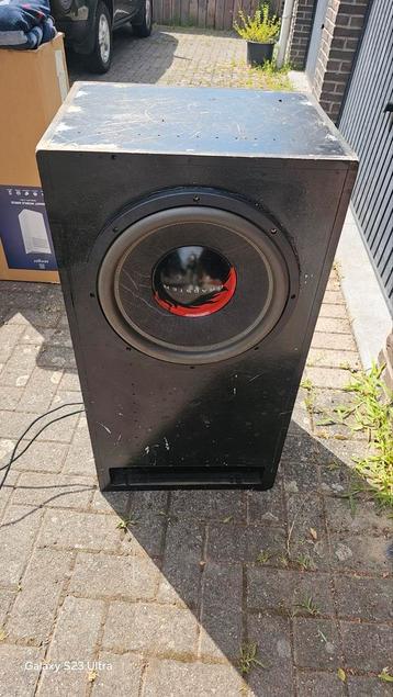 Subwoofer + kist 3000 Watt RMS / 6000 Watt piek tuned 45Hrz