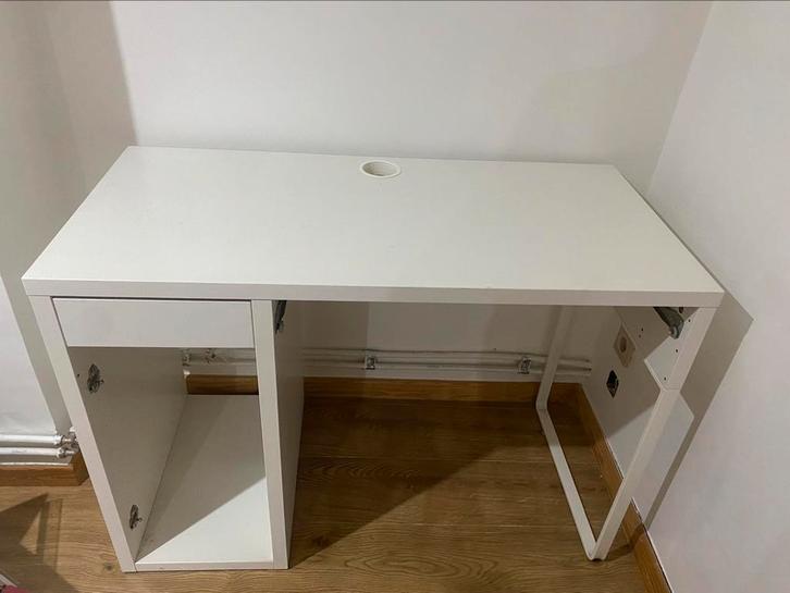 IKEA bureau, Huis en Inrichting, Bureaus, Zo goed als nieuw, Bureau, Ophalen