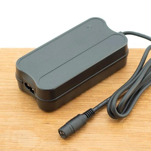 Acculader voor verschillende merken elektrische fietsen, Fietsen en Brommers, Fietsaccessoires | Fietsaccu's, Nieuw, Verzenden