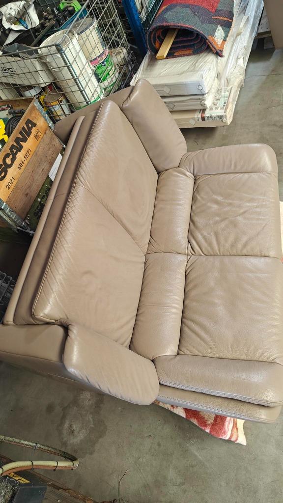 2-zit en 3-zit salon in leer — Gratis, Huis en Inrichting, Zetels | Zetels, Gebruikt, Rechte bank, Vierpersoons of meer, Minder dan 150 cm