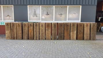 Oude hardhouten zuilen meerpalen kunstwerk vaas beeld, Tuin en Terras, Ophalen of Verzenden, Zo goed als nieuw, Metaal, Overige typen