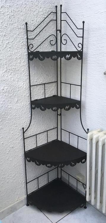 Zwart, metalen hoekrekje met 4 leggers met dieren deco beschikbaar voor biedingen