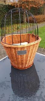 Rieten mand met bevestiging voor op de fiets, Dieren en Toebehoren, Ophalen, Zo goed als nieuw