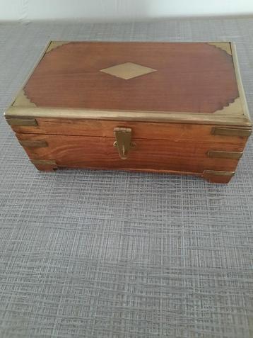 Boîte à bijoux en bois vintage/antique