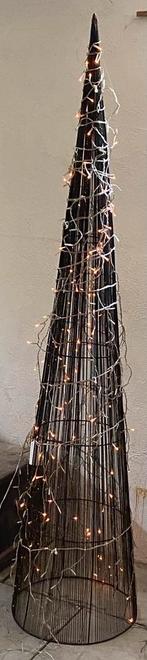 Kegelvorm metaal / draad 1,75m met outdoor kerstverlichting, Diversen, Kerst, Ophalen, Gebruikt