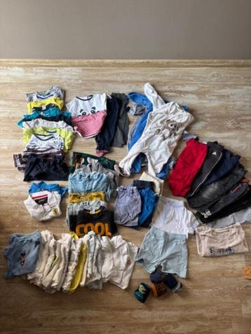 Grote doos Babykledij jongen maat 74 beschikbaar voor biedingen