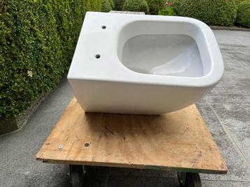 Hangtoilet  beschikbaar voor biedingen