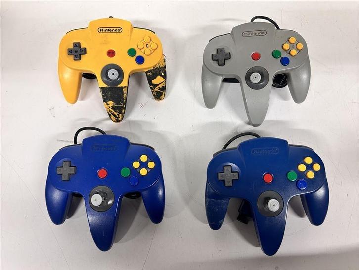A6577. 4 stuks Nintendo 64 controller, Games en Spelcomputers, Spelcomputers | Nintendo 64, Gebruikt, Ophalen of Verzenden