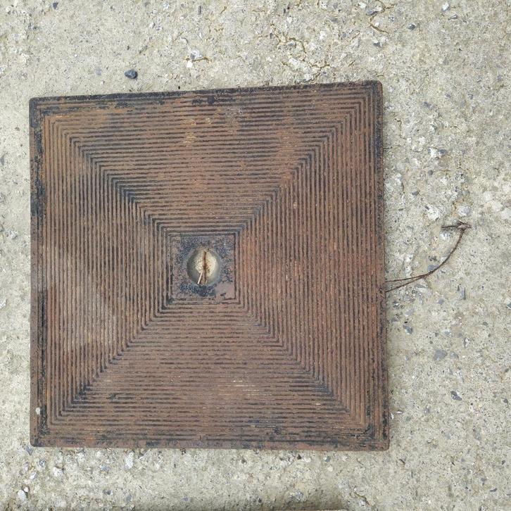 couvercle de chambre de visite 50x50 en fonte, Doe-het-zelf en Bouw, Sanitair, Gebruikt, Overige typen, Ophalen