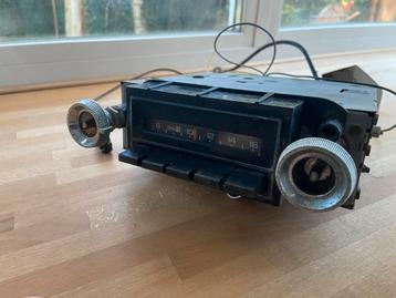 Vintage/retro auto radio beschikbaar voor biedingen
