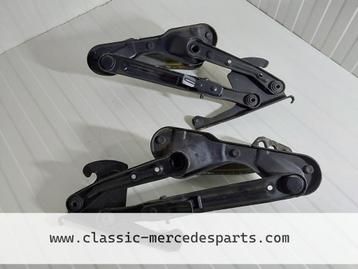 Motorkapscharnieren set Mercedes W124 1248800428 1248800328 beschikbaar voor biedingen