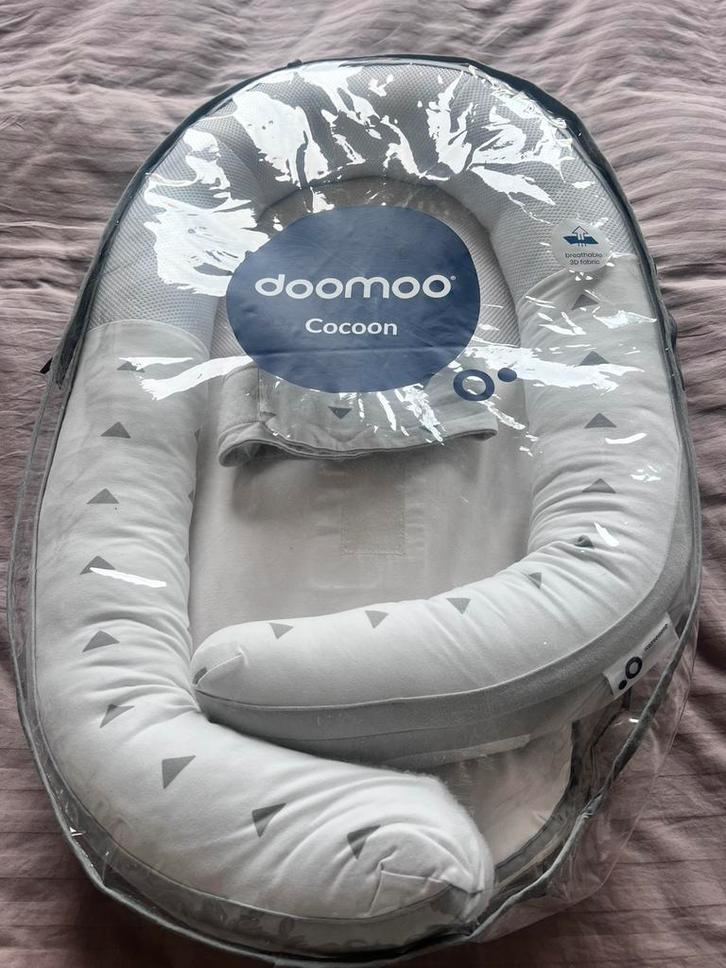 2.	Doomoo Cocoon – Ademend babynestje in perfecte staat, Kinderen en Baby's, Babywiegjes en Ledikanten, Zo goed als nieuw, Ophalen