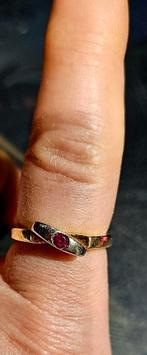 TWEEKLEURIGE RING IN 18-KARAATS GOUD, GESTEMPELD MET ROBIJNE, Handtassen en Accessoires, Ringen, Nieuw, Ophalen of Verzenden, Met edelsteen
