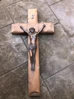 Houten kruisbeeld (40cm), Antiek en Kunst, Antiek | Religieuze voorwerpen, Ophalen of Verzenden