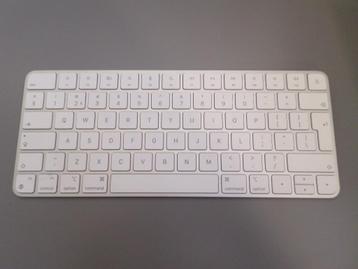 Clavier Apple Magic QWERTY, Comme neuf, Enlèvement, Qwerty, Apple