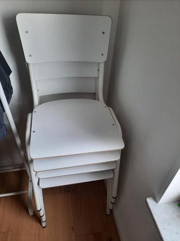 4 stoelen beschikbaar voor biedingen